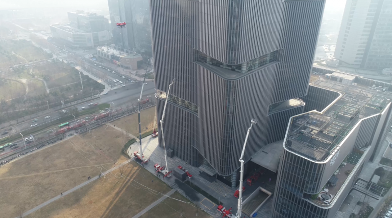 鄭州舉行超高層建筑滅火救援綜合演練 | 獵鷹裝備參加百米以上高空滅火作戰